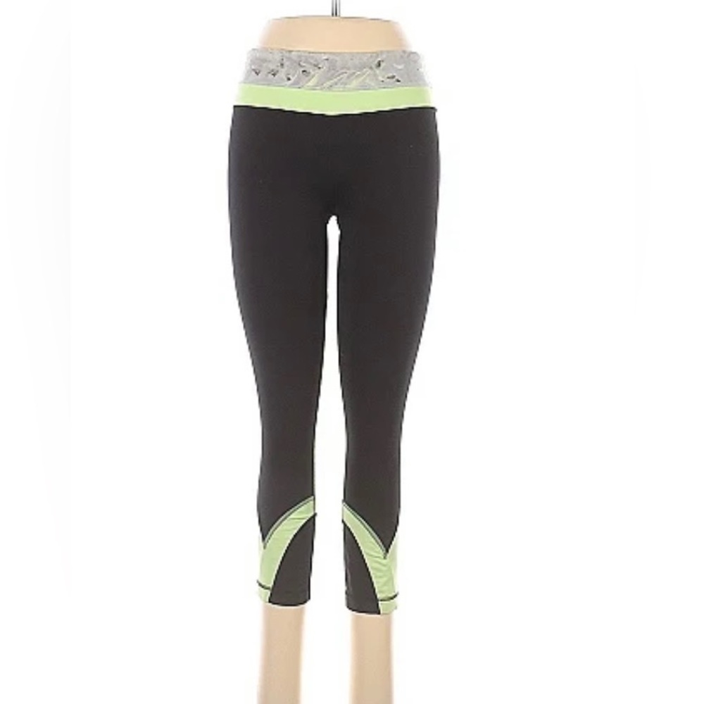 Lululemon Athletica Cropped active pants sz 6